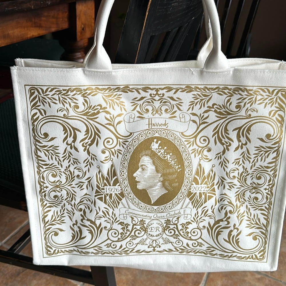 Harrods commemorative tote honoring Queen Elizabeth